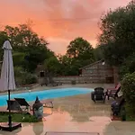 Entre Amis Famille Proche Toulouse 10 Pers, Jacuzzi Piscine Bar Вилла Lagrace-Dieu