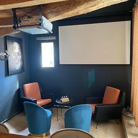 Superbe De 200 M2 10 Pers Piscine Jacuzzi Proche De Toulouse فيلة