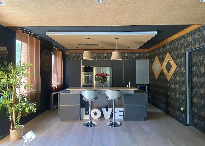 Maison Experience Proche Toulouse 10 Pers, Ambiance Unique Jacuzzi Piscine Bar * Lagrace-Dieu